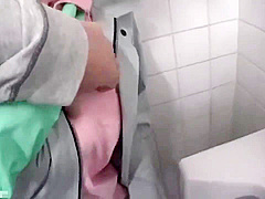 04C0124-Rape a mature cleaning worker while cleaning the toilet and make her suck his cock