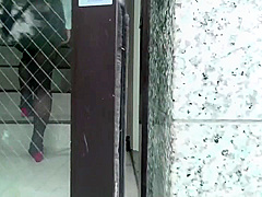 05483 Underwear female employee