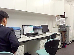 05483 Underwear female employee