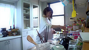 06585 convenient woman