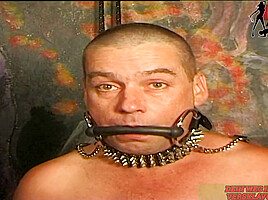 2 German Amateur Dominas punish a male slave