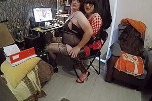 2 Gurls Looking For Men On The Web