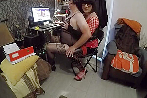 2 Gurls Looking For Men On The Web