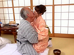 AV《禁断介護 飯岡かなこ》02