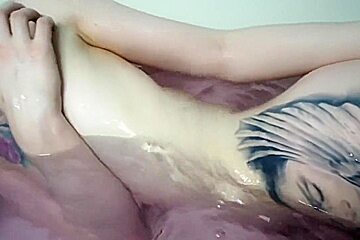 Alessia Moore - Cumshot Girlfriend On Face While She Was Taking A Bath