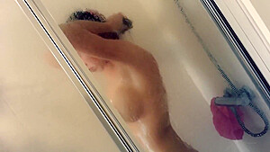 Amateur Brunette Toys And Fucks