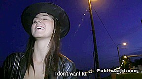 Amateur babe fucks huge cock outdoor at night