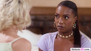 An Ebony Babe Scissoring With Blonde Bff - Jessie Saint, Big T And Daya Knight