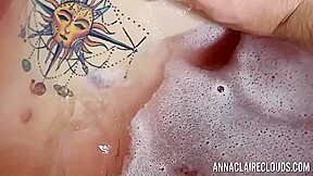 Anna Claire Clouds in Bathbomb Rubbing