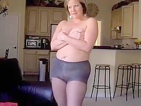 Annabelle Flowers - Seductive Undressing