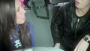 Anne in cute chick gives a very nice blowjob in the car