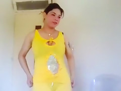 Arab Amateur Shaking Ass