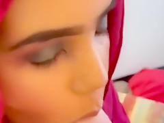 Arab Slut Seeks Out For Hotel Hookups