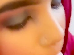 Arab Slut Seeks Out For Hotel Hookups