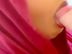 Arab Slut Seeks Out For Hotel Hookups
