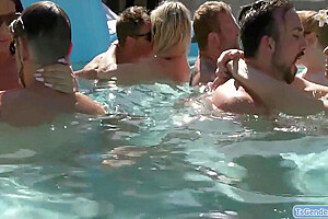 Aubrey Kate, Korra Del Rio And Khloe Kay In 4 Trannies Barebacked In Pool Party Orgy 6 Min
