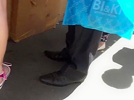 Awesome milf feet candid