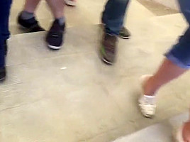 Awesome milf feet candid