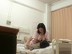 B2L1113-A mature nurse who encourages a patient is and has sex in the hospital room