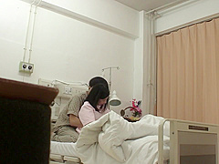 B2L1113-A mature nurse who encourages a patient is and has sex in the hospital room