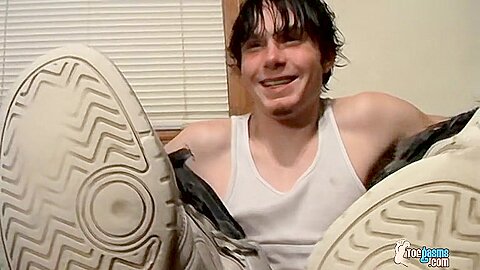 Barefoot Buddies Beat Off - Axel And Billy da Kidd