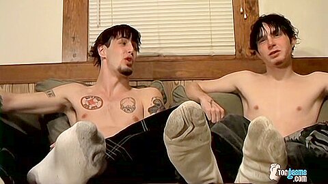 Barefoot Buddies Beat Off - Axel And Billy da Kidd