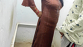 Bathroom Me Mutate Huye Bhabhi Boli Aaj To Muje Chod Dijiye Devar Ji