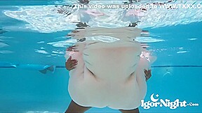 Bbw Fucking In The Pool