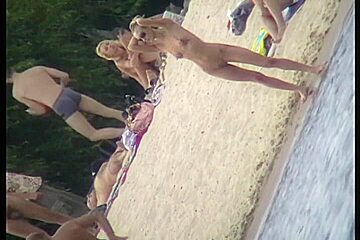 Beach porno video of a white skinny fit nude bitch in sunglasses