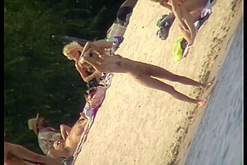 Beach porno video of a white skinny fit nude bitch in sunglasses