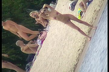 Beach porno video of a white skinny fit nude bitch in sunglasses