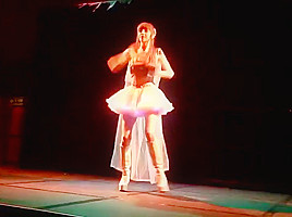Beckii Cruel Dancing In A Hot Outfit