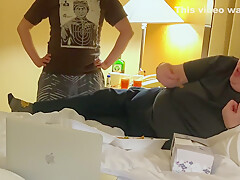 Behind The Scenes: Eating Onion Rings And Setting Up A Livestream