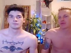 Besos y Chupadas Frente La Webcam - - more @ Gayboy ca