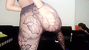 Big booty bitch make a real rich
