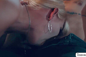 Bigtits Shemale Stepmom Gets Bareback Fucked By