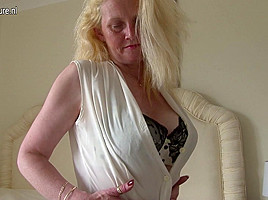 Blonde British Housewife Playing With Her Pussy - MatureNL
