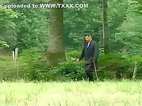 Blonde in outdoor threesome - Telsev