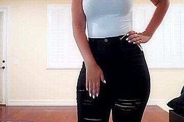 Bri Martinez In The Perfect Jeans For Curvy Girls