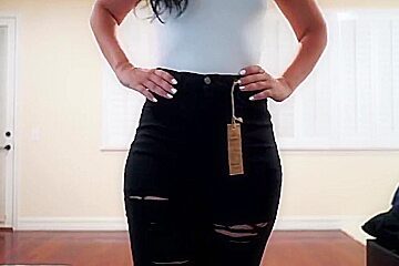 Bri Martinez In The Perfect Jeans For Curvy Girls