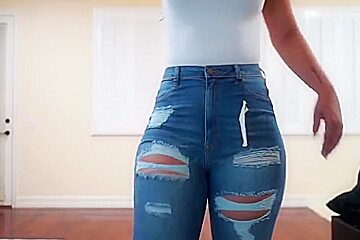 Bri Martinez In The Perfect Jeans For Curvy Girls