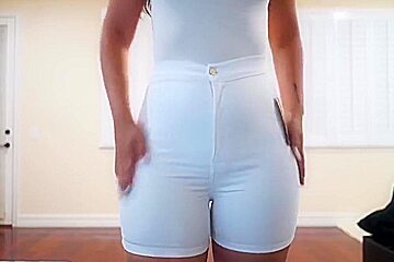 Bri Martinez In The Perfect Jeans For Curvy Girls