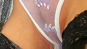 British milf Lelani loves that stuffed feeling when she fucks a dildo