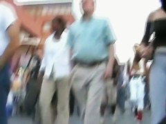 Bubble butt honey in tight white pants stars in a candid street vid