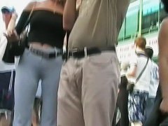 Bubble butt honey in tight white pants stars in a candid street vid