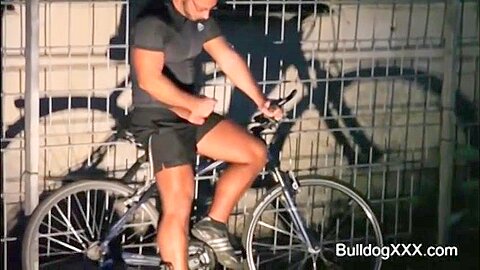 BullDogXXX com - Lycra Gay Dude jerking off