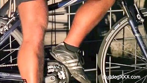 BullDogXXX com - Lycra Gay Dude jerking off