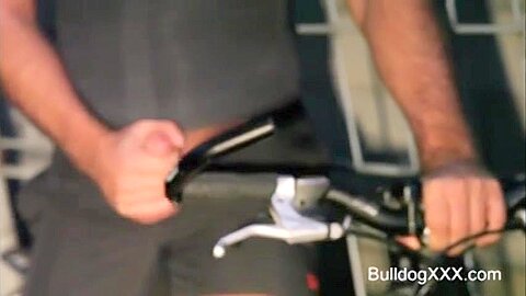 BullDogXXX com - Lycra Gay Dude jerking off