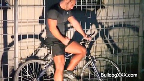 BullDogXXX com - Lycra Gay Dude jerking off