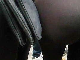 Candid Curvyy college girl Pawgg in leggings!! pt2